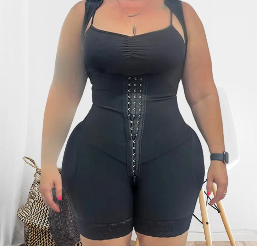 Charming Curves Faja