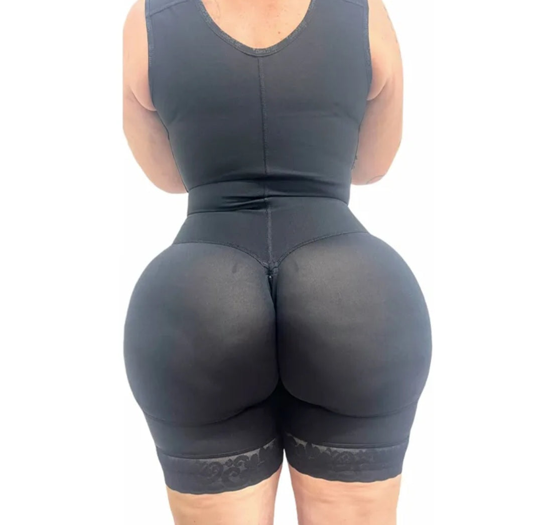 Charming Curves Faja