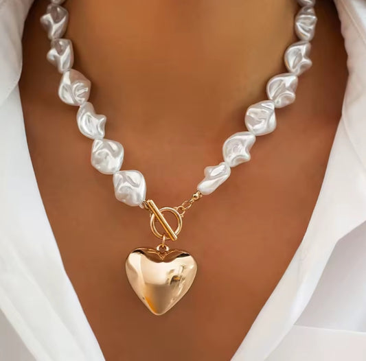 Elegant Pearl Pendant Choker Necklace